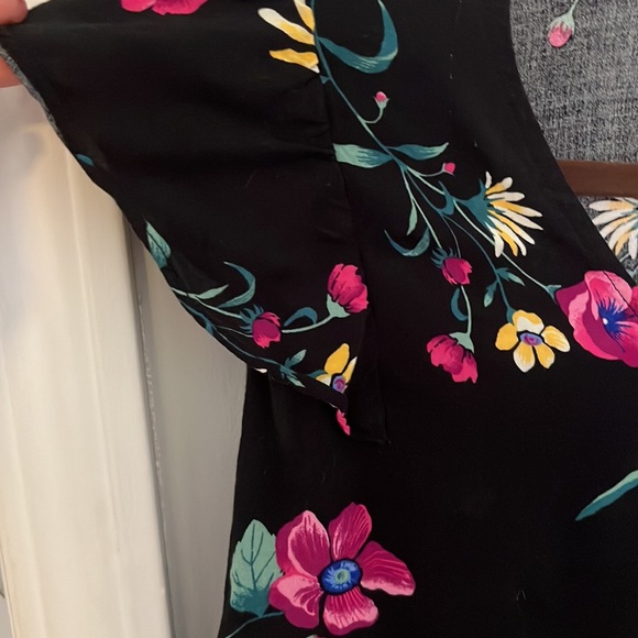 Super cute like new old navy top! - Picture 3 of 9